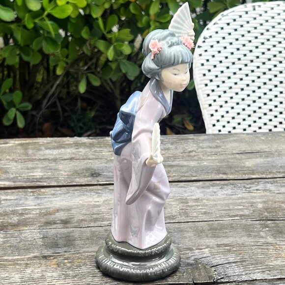 LLADRO PORCELAIN FIGURINE # 4991 "Madame Butterfly" Geisha Girl w/ 2 Fans - Picture 5 of 8